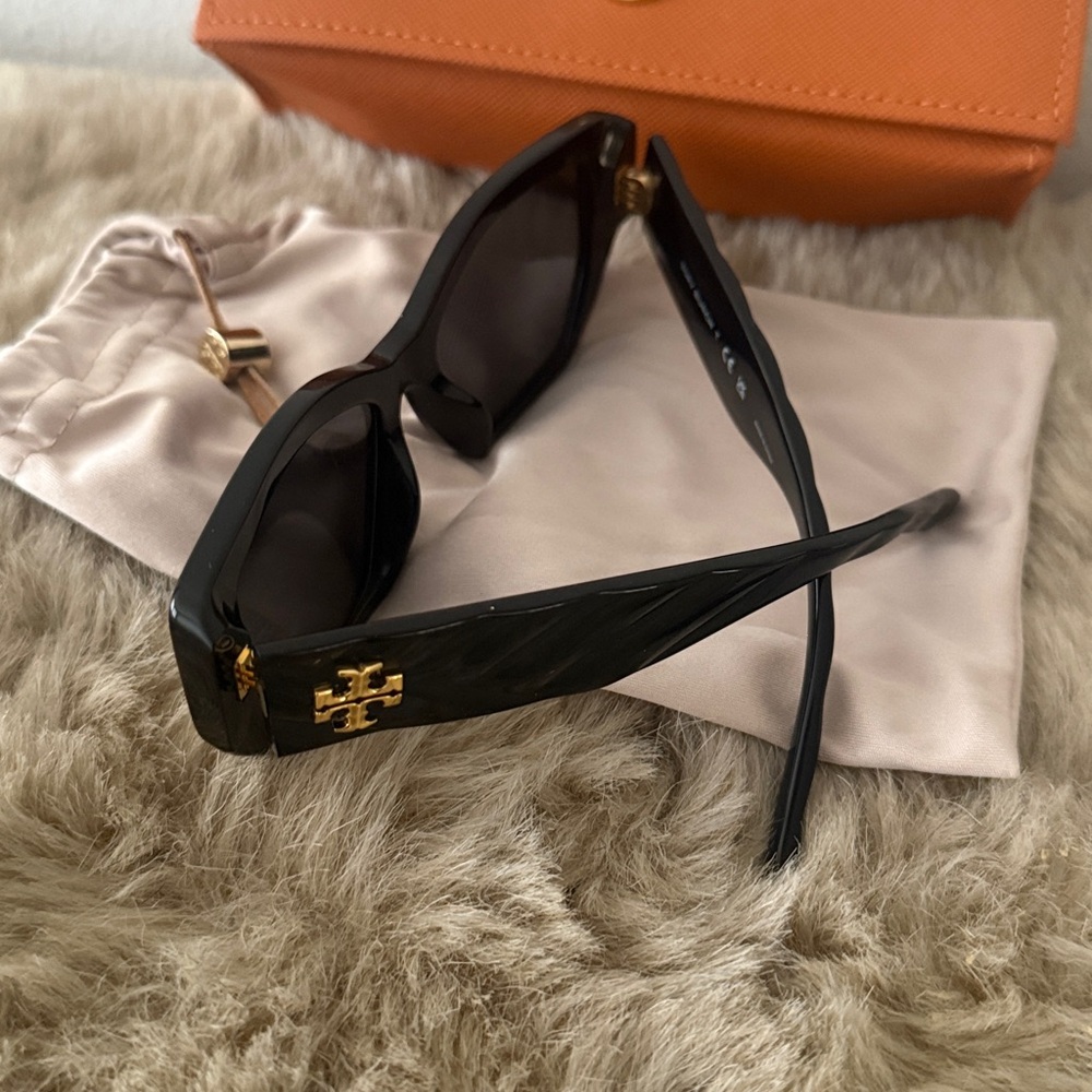 TORY BURCH Polarized Women's Black Squared Cat Eye Sunglasses - Picture 12 of 12